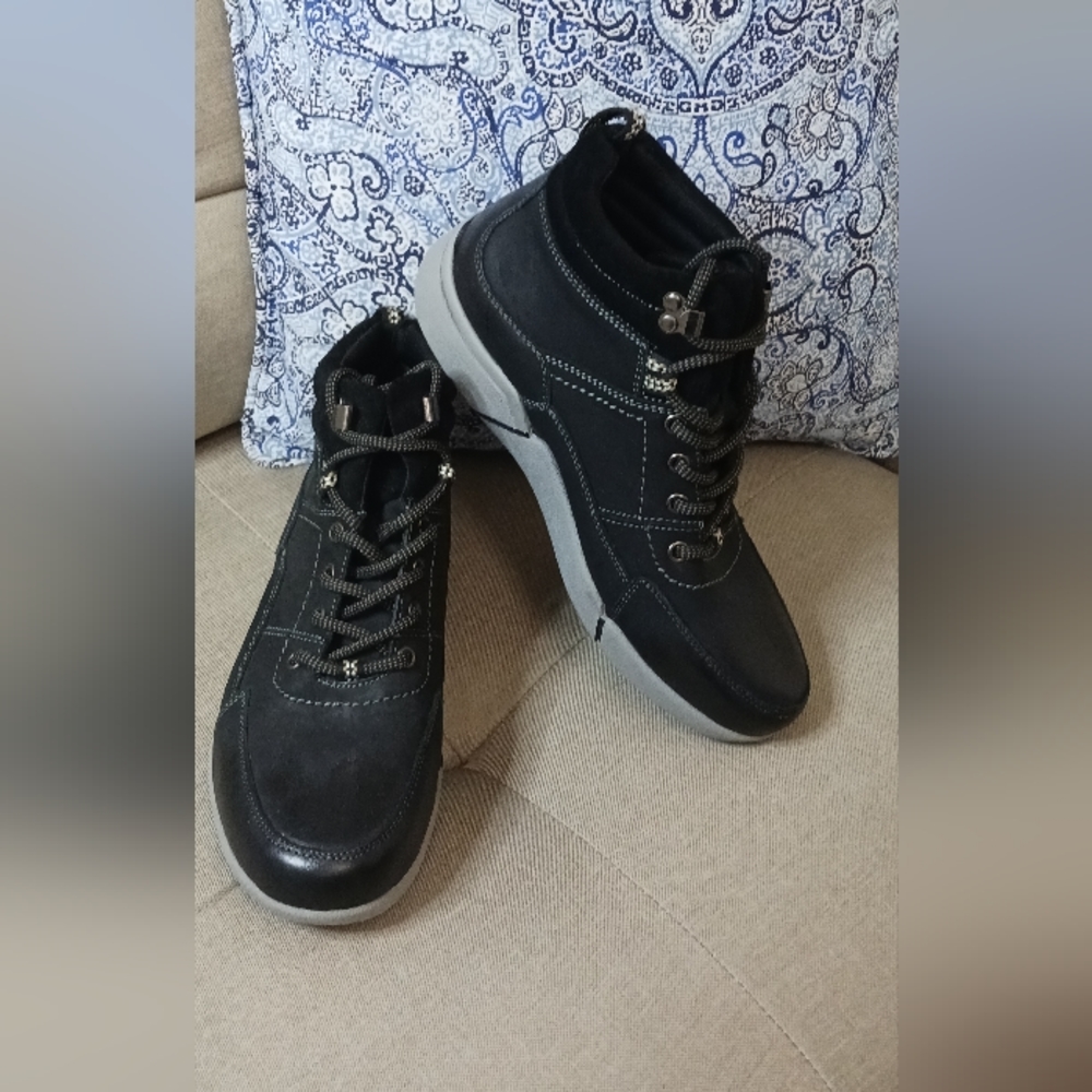 Propét leather boots black NWOT